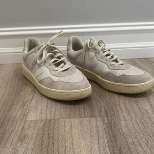 Veja Men's white and grey Sneakers